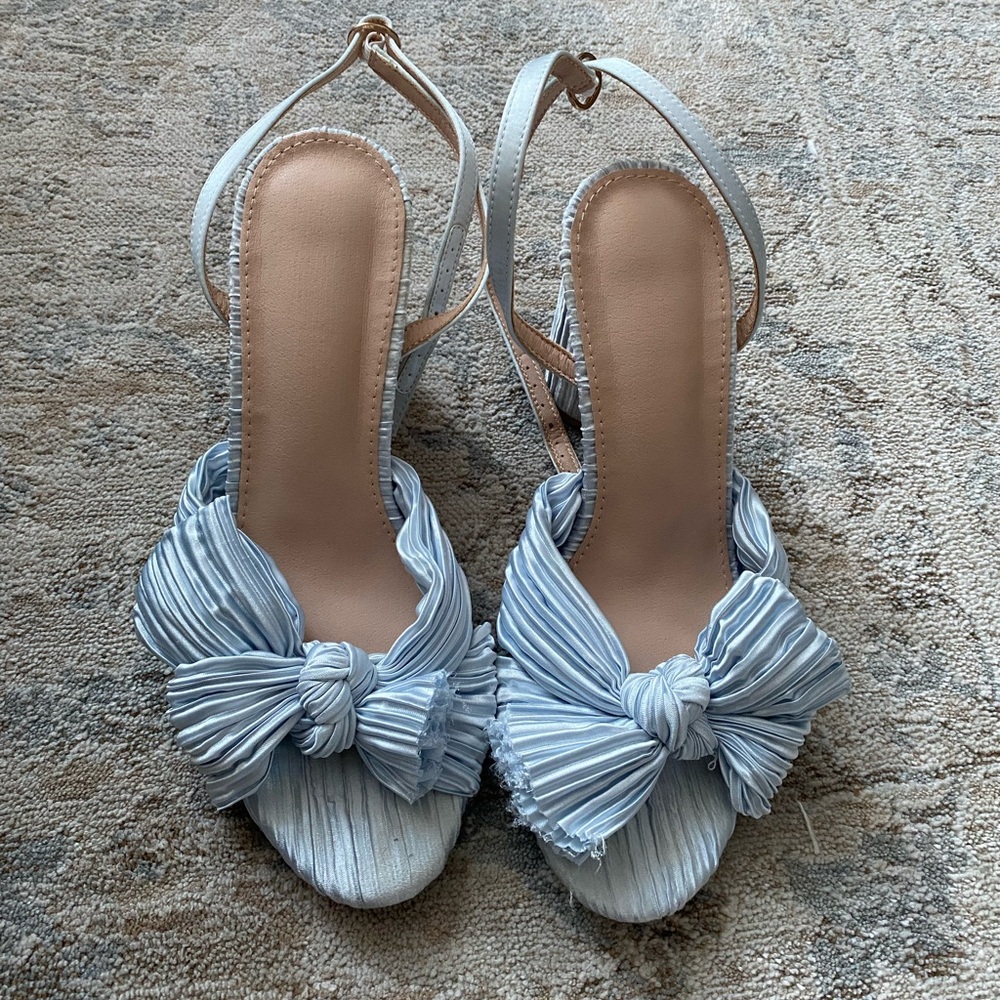 Blue bow heels